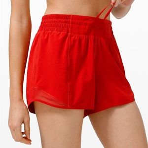 LULULEMON high rise hotty hot shorts dark red size 6 2.5 inch!